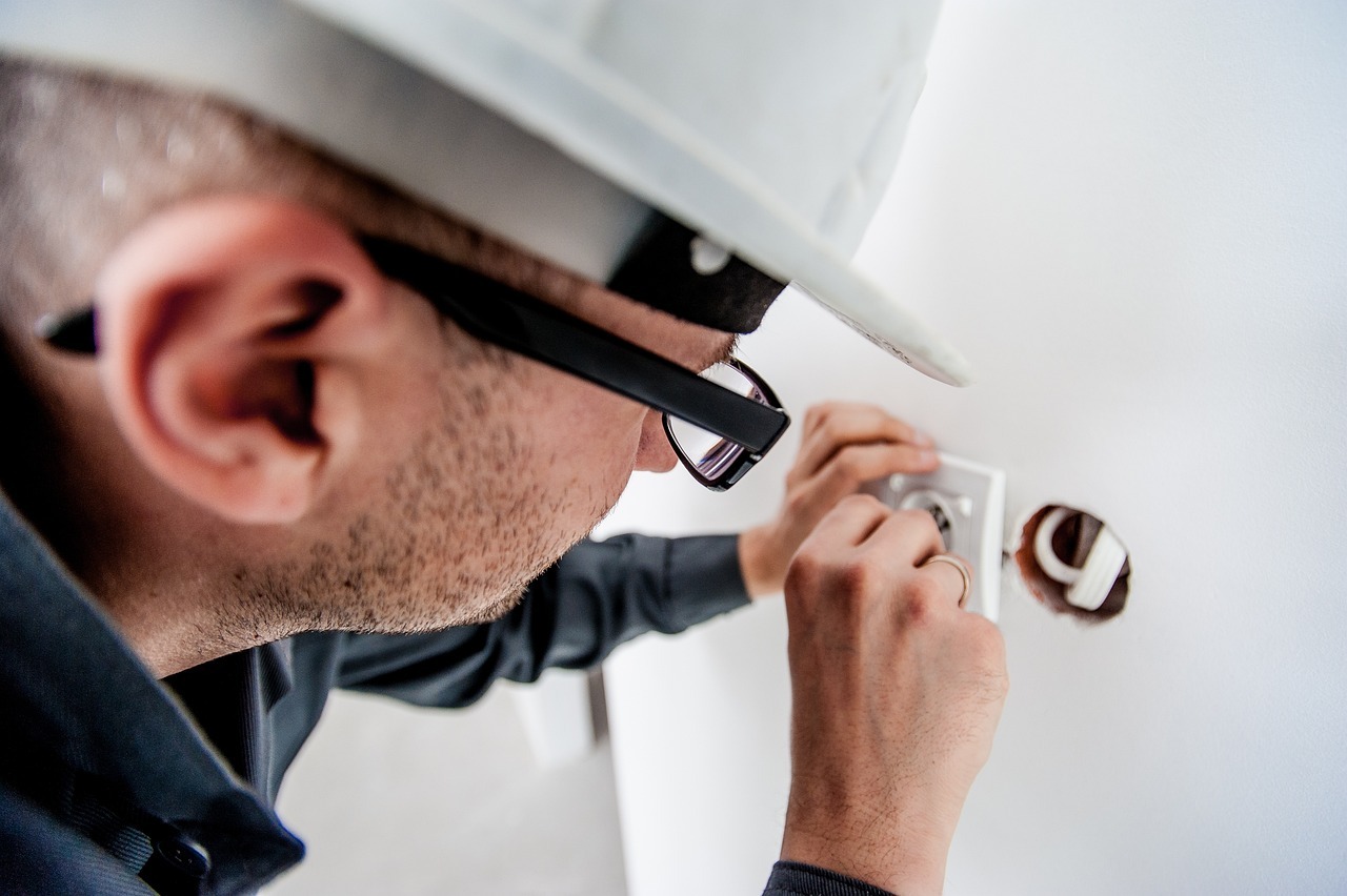 Signs Your Glenfield Park & Wagga Wagga Home Needs an Electrical Upgrade